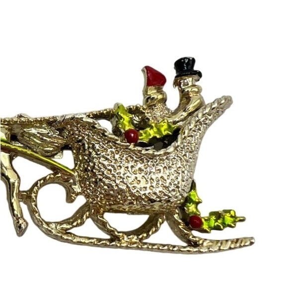 Vintage Gerrys Christmas Sleigh Horse Brooch Couple Holly Accents Gold-Tone Chic - Picture 3 of 7